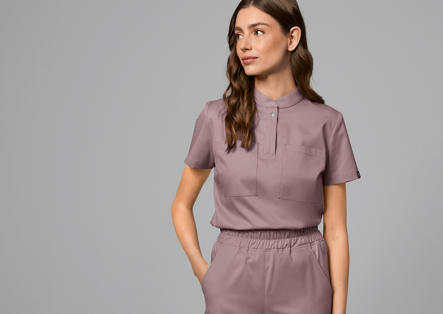 Ein Model in der neuesten Kollektion von 7days